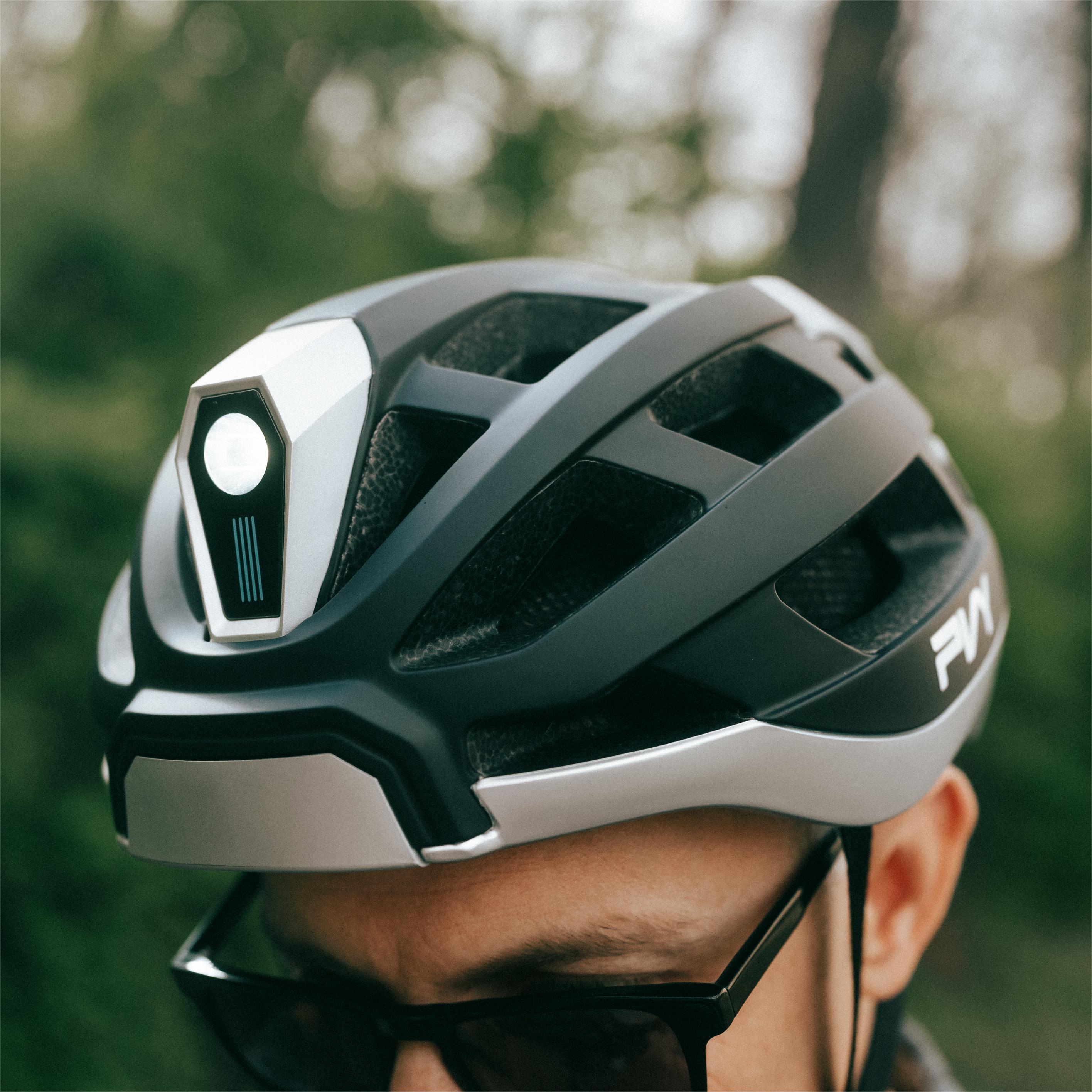 Casco da Corsa Intelligente PVY
